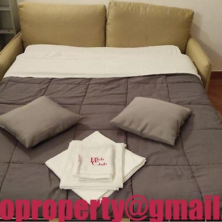 New Property Milan Bagian luar foto
