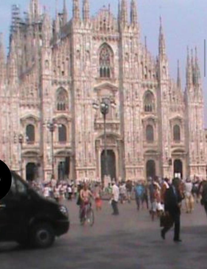 New Property Milan Bagian luar foto